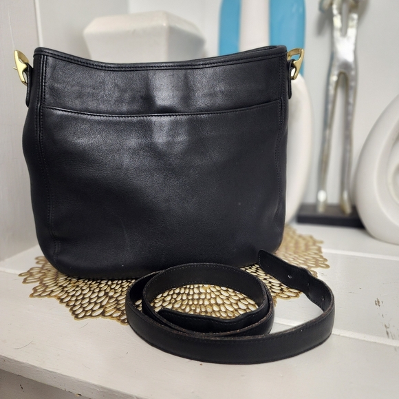 Coach Handbags - Vintage Coach Chelsea Hobo 6003